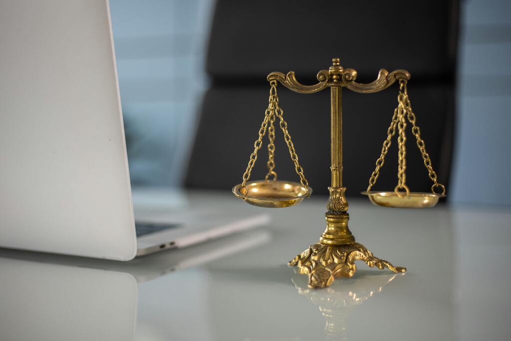 Advantages and Disadvantages of Chapter 7 Bankruptcy